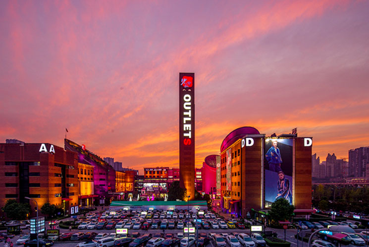Sasseur (Chongqing Liangjiang) Outlet — Sasseur REIT flagship, 39% of portfolio valuation. 100% occupancy and record 1Q 2026 sales of RMB732.2M (+11.1% YoY).